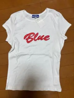 バーバリーブルーレーベル　胸元にロゴ入りのTシャツです✨
