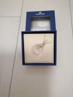 Swarovski クリスタルペンダントネックレス