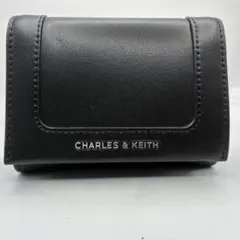 【極美品】CHARLES & KEITH 二つ折り財布 ブラック レザーのサムネイル