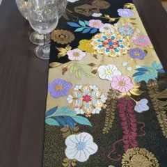 帯リメイク 和モダンタペストリー テーブルランナー 華やかな牡丹と蝶