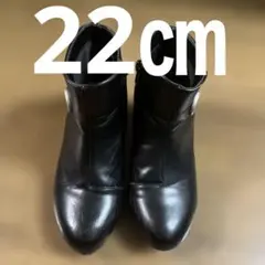 黒いジッパー付き合成皮革ブーツ