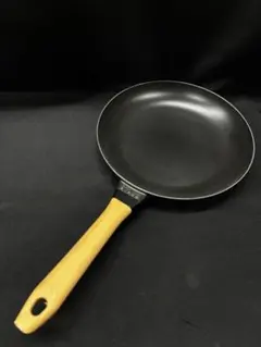 新品未使用]ストウブ 両手フライパン ラウンド 26cm ブラック