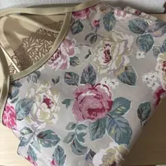 【キャスキッドソン シーチングラミネート生地 可愛い薔薇 グラニーバッグ⠀】
