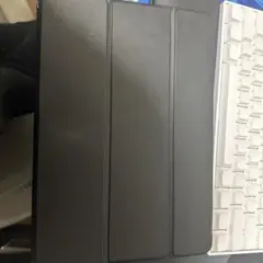 iPad第9世代　本体 背面半透明ブラック カバー付き