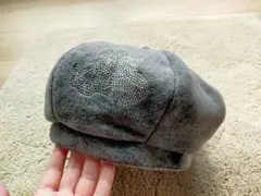 美品Black & Whiteブラック＆ホワイトベレー帽 ロゴ入りグレー