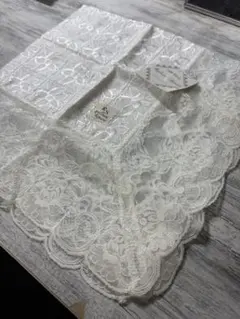 R.S. Refined Square 刺繍入りテーブルセンター