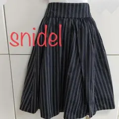 snidel スナイデル 縦ストライプ スカート フレアスカー紺色