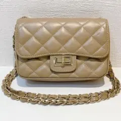 【極美品】AULENTTI チェーンミニショルダーバッグ　レザー　キルティング