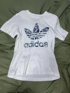 adidas カモフラージュ柄ロゴTシャツ
