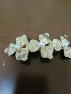 金色の花パールヘアピン