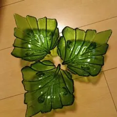 緑色の葉形ガラスボウル 3個セット