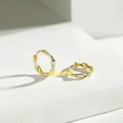 ピアス ツイスト ゴールド フープ アクセサリ 韓国 新品 ステンレス 男女兼用