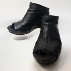 ヒナデイグリーン 本革 厚底 ブーティサンダル スタッズ オープントゥ 黒レザーのサムネイル