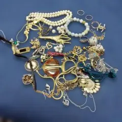 ②アクセサリーセット　ゴールドカラー　ネックレス　パール　他