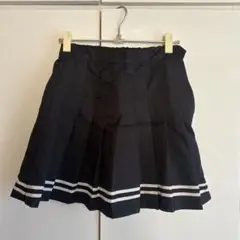 黒のプリーツスカート 白ストライプ