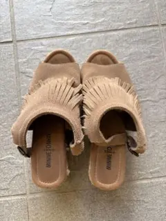 MINNETONKA フリンジサンダル ベージュ