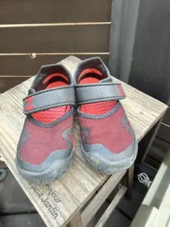 New Balance キッズサンダル 赤黒