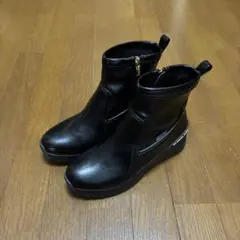 ブラック ジッパー付き ショートブーツ