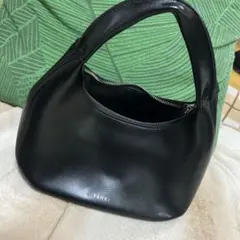 【やまさん専用】YAHKI ブラック ハンドバッグのサムネイル