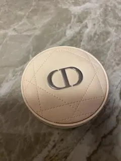 Dior Forever クッションパウダー コーラル