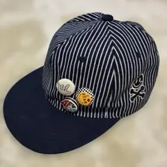 ストライプ柄キャップ バッジ付き