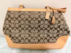 COACH シグネチャー トートバッグ ベージュのサムネイル