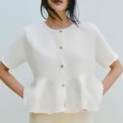 新品未使用　ZARA ハートボタン ペプラムジャケットのサムネイル