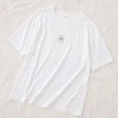 ギャップ　Tシャツ　トップス　半袖　ロゴ入り　 クルーネック　シンプル　ホワイト