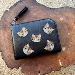 L字ファスナーミニ財布（黒の革に茶トラ猫の刺繍）02014-18 ハンドメイド