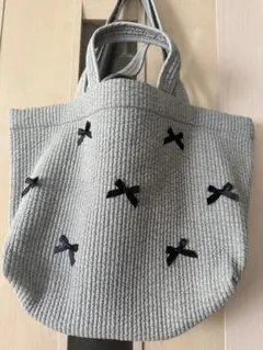 新品未使用ライトグレー地ヌビバッグ　黒いリボンが可愛い　大きめバッグサイズ