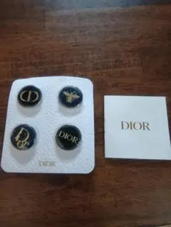 クリスチャンディオール　ノベルティ　ピンバッチ