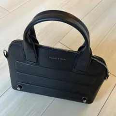 CHARLES & KEITH ブラックハンドバッグ