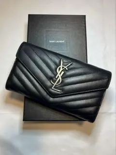 SAINT LAURENT マトラッセ ラージフラップウォレット 長財布のサムネイル