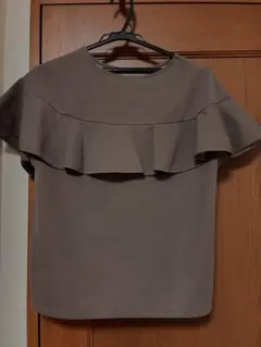 エニィシスフリルスリーブ カットソー ブラウンのサムネイル
