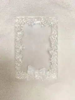 【ハンドメイド　41】　トレカケース 花　リボン白　ホワイト　透明　ハート　ラメ