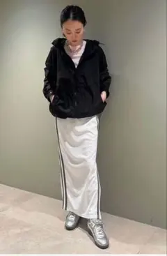 新品⭐︎emmi(エミ) eco ジャージースカート ホワイトのサムネイル