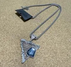 シルバー三角形ペンダントネックレス