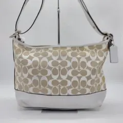 美品　COACH ショルダーバッグ　シグネチャー　ホワイト　斜め掛け