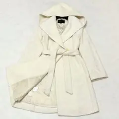 極美品✨ BCBG MAXAZRIA　フーデットコート　ワッフル生地　ベルト　白のサムネイル