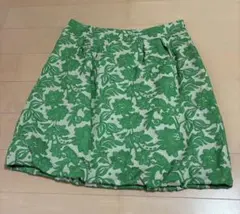美品　BE NEAT スカート 緑 花柄のサムネイル