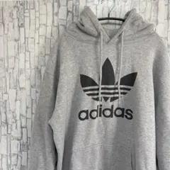 adidas トレフォイルロゴ プルオーバーパーカー グレー