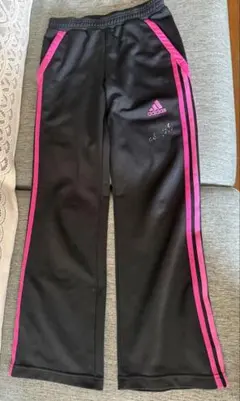 adidas 黒ピンク ストライプ ジャージパンツ　150