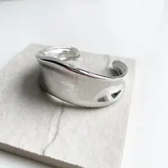 ビッグウェーブバングル　シンプルアクセ　シルバー　韓国系