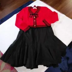 ニット　カットソー　フリルスカート　春　おしゃれ　赤　黒　リボン