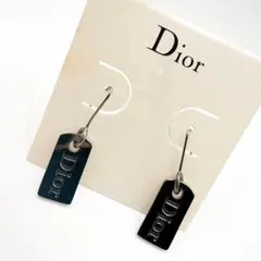 3030 台紙付き✨Dior ピアス　メタルブラック　CD プレートのサムネイル