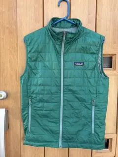 patagonia グリーンダウンベスト Patagonia ダウンベスト グリーン S - メルカリ