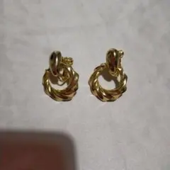 ゴールド ツイストデザイン イヤリング