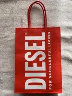 DIESEL ロゴ入り赤い紙袋