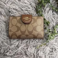 美品　COACHのシグネチャー柄の二つ折り財布