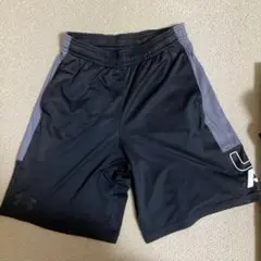 UNDER ARMOUR ブラック ハーフパンツ